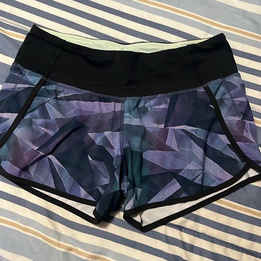 EUC Lululemon run speed shorts size 4